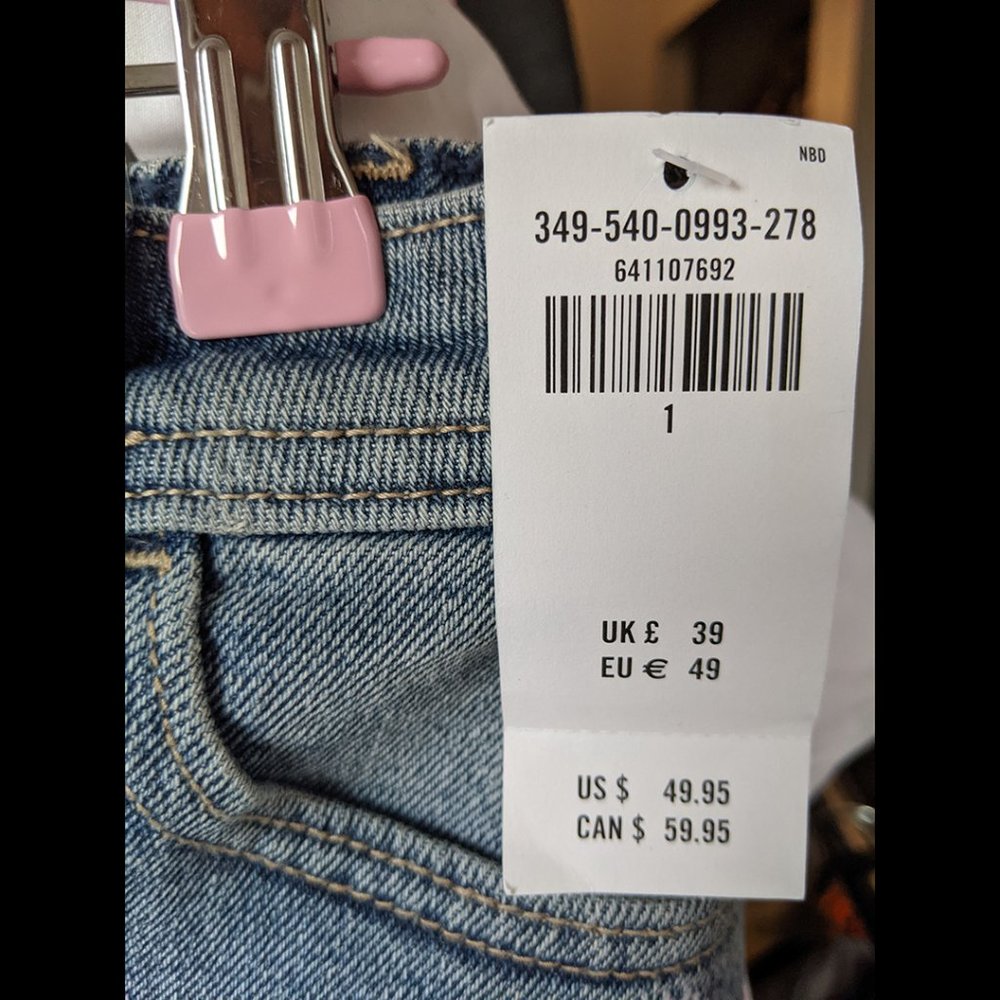 Hollister *NWT* High-Rise Mom Shorts w/ Daisy Print Size 1 - Picture 5 of 6